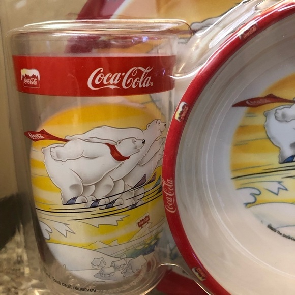 Coca-Cola Polar Skiing 3 pc Kid’s Dining Set - Picture 4 of 6